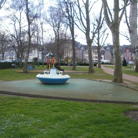 Les Coquillettes ベッド・アンド・ブレックファスト 3*